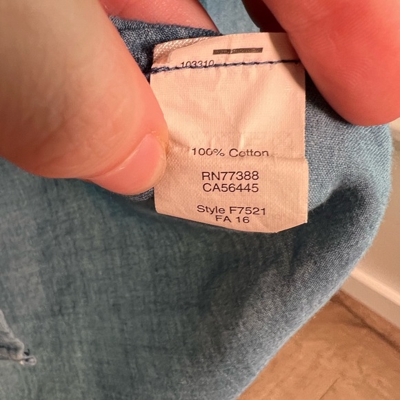 Madewell Chambray Short Sleeve Button Down Top- Sz: M - Picture 4 of 5